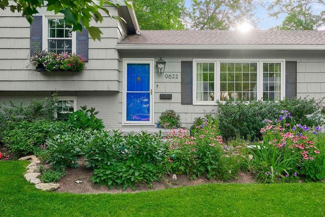 9622 England Drive, Overland Park, KS 66212