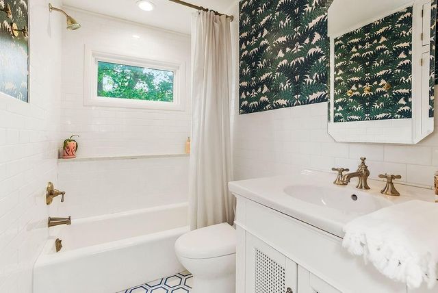 9622 England Drive, Overland Park, KS 66212