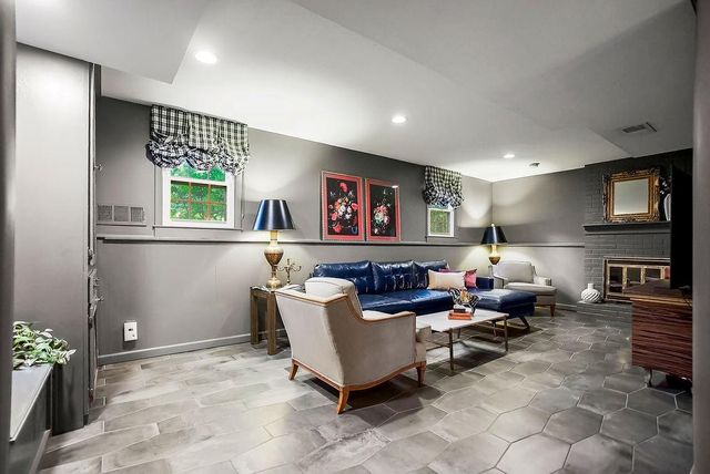 9622 England Drive, Overland Park, KS 66212
