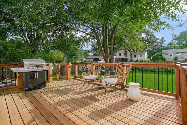 9622 England Drive, Overland Park, KS 66212