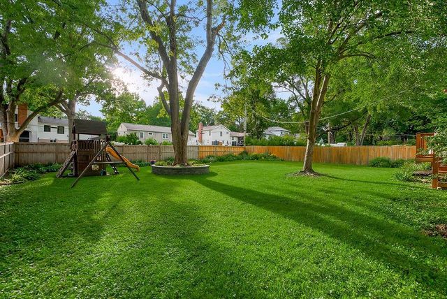 9622 England Drive, Overland Park, KS 66212