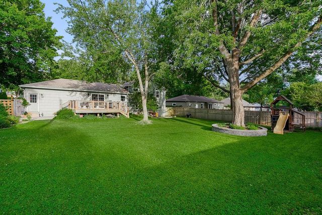 9622 England Drive, Overland Park, KS 66212