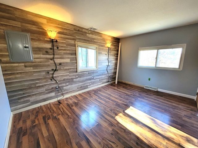 12 Green St, Stoughton, MA 02072