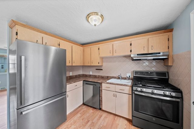 12 Green St, Stoughton, MA 02072