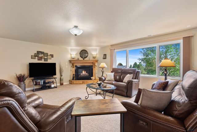 605 ENCHANTED PINES DR, Rapid City, SD 57701