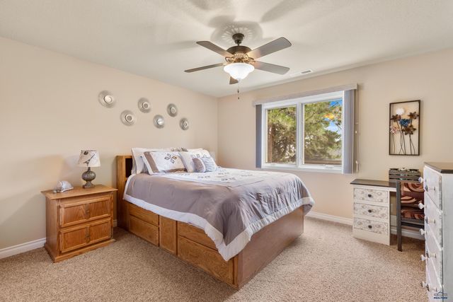 605 ENCHANTED PINES DR, Rapid City, SD 57701