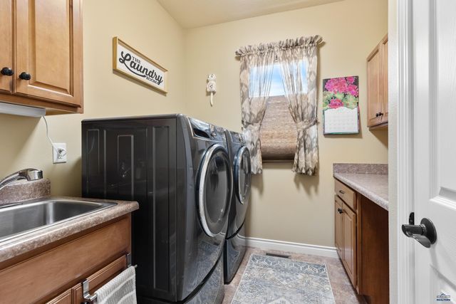 605 ENCHANTED PINES DR, Rapid City, SD 57701