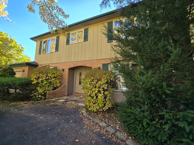 24656 S Willow Brook Trail, Crete, IL 60417