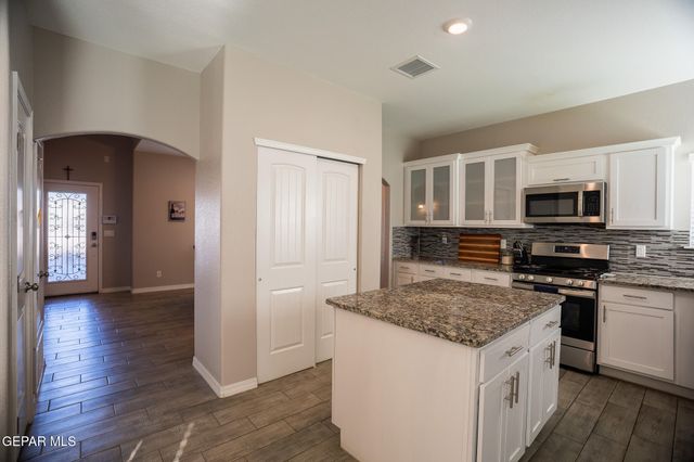 912 SUMMER NIGHT Place, El Paso, TX 79928