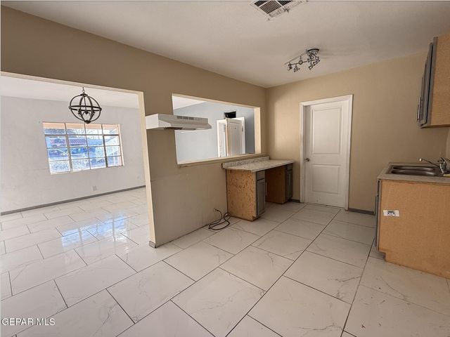 304 Ramona Avenue, El Paso, TX 79915