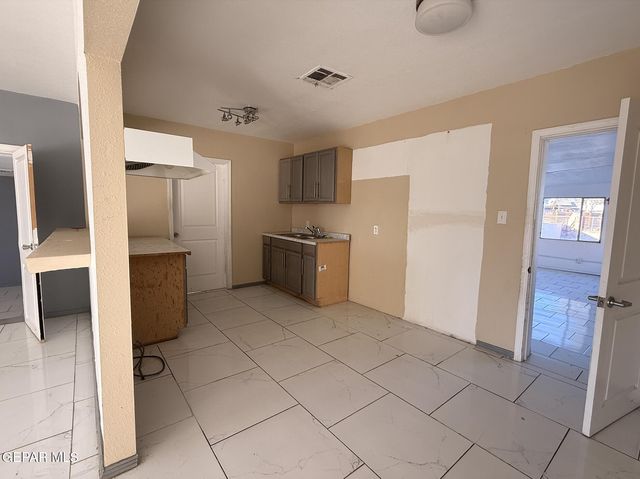 304 Ramona Avenue, El Paso, TX 79915