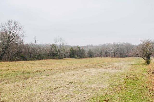 2579 New Hall Rd, Greenbrier, TN 37073