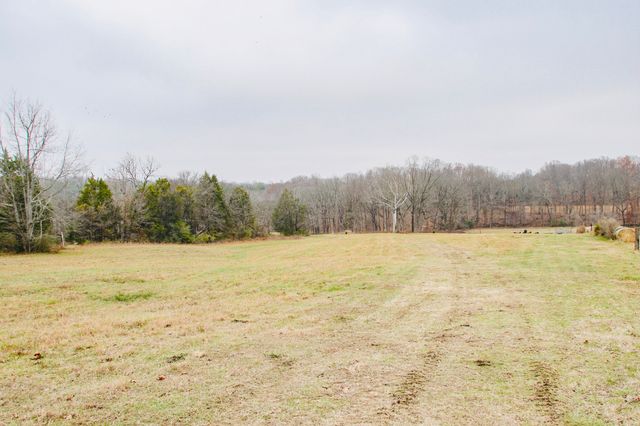 2579 New Hall Rd, Greenbrier, TN 37073