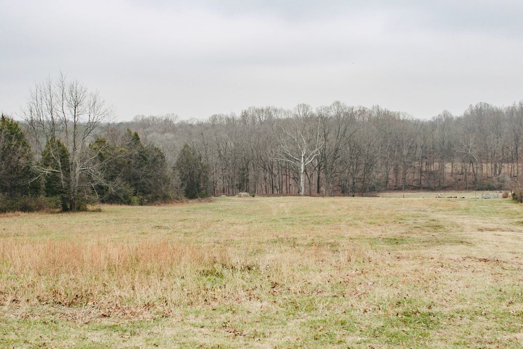 2579 New Hall Rd, Greenbrier, TN 37073