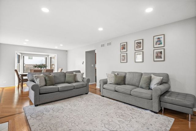 7S367 Augusta Lane, Naperville, IL 60540