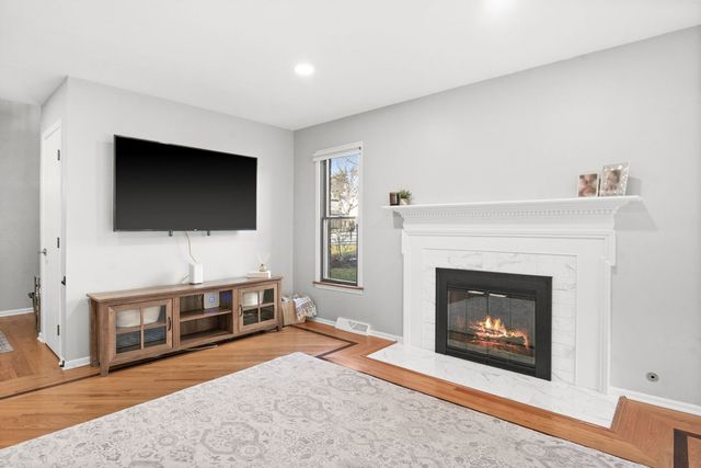 7S367 Augusta Lane, Naperville, IL 60540