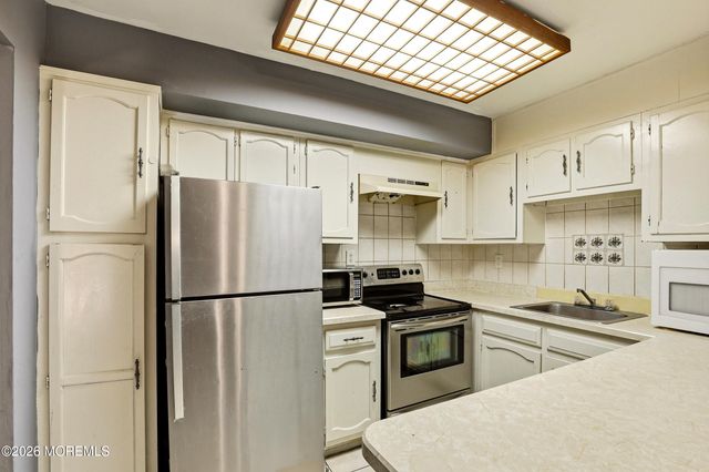 16 Woodlake Drive 16, Lakewood, NJ 08701