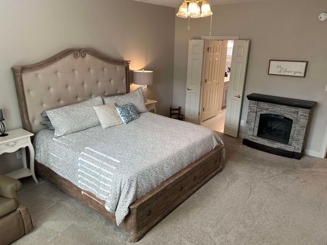 9108 E GROVELAWN CV E, Germantown, TN 38139