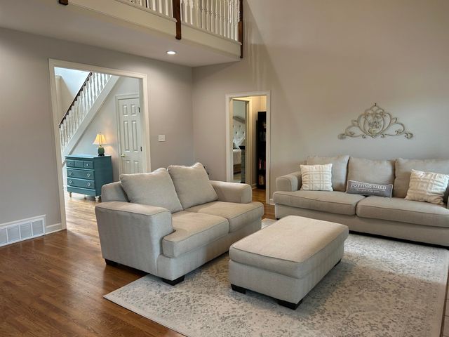 9108 E GROVELAWN CV E, Germantown, TN 38139