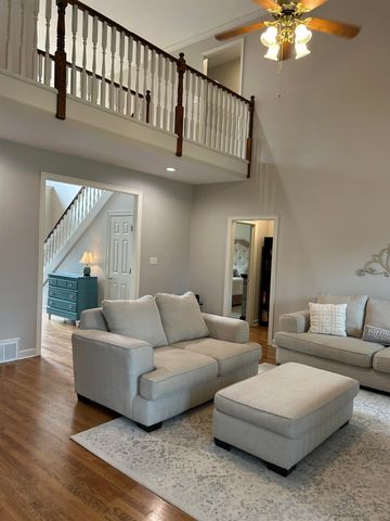 9108 E GROVELAWN CV E, Germantown, TN 38139