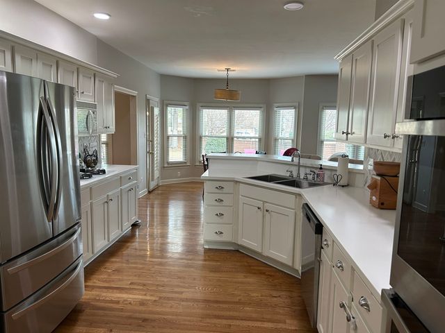 9108 E GROVELAWN CV E, Germantown, TN 38139