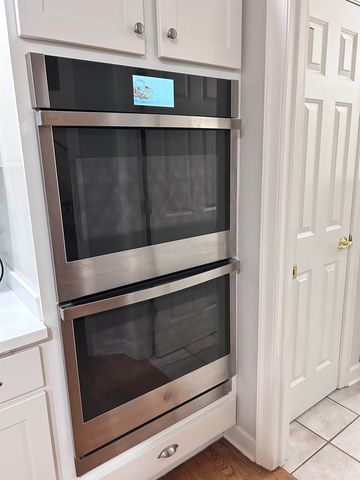 9108 E GROVELAWN CV E, Germantown, TN 38139