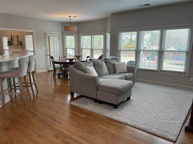 9108 E GROVELAWN CV E, Germantown, TN 38139