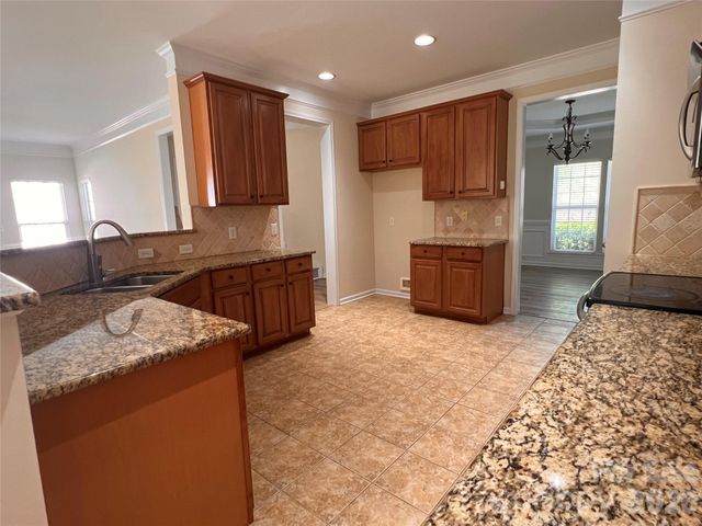 7709 Greylock Ridge Road 18, Matthews, NC 28105