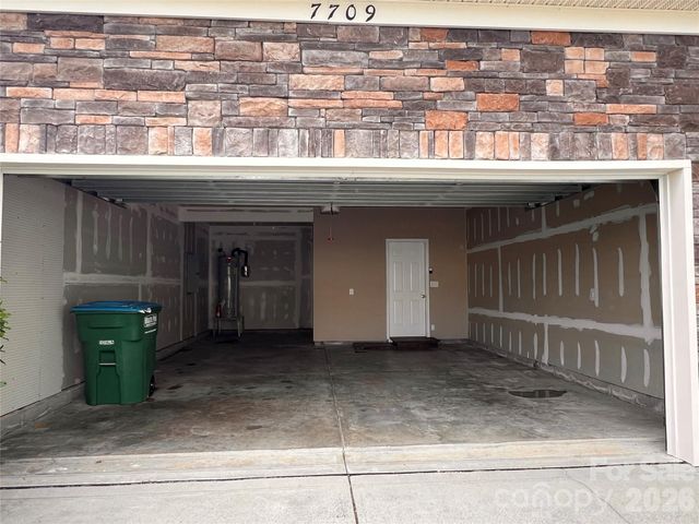 7709 Greylock Ridge Road 18, Matthews, NC 28105