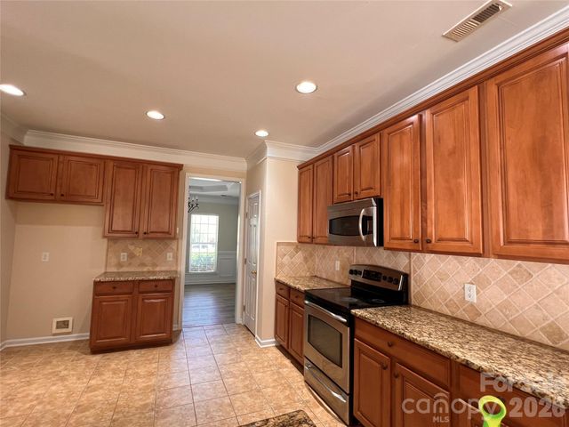 7709 Greylock Ridge Road 18, Matthews, NC 28105