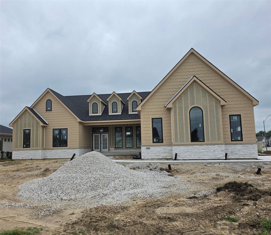 4640 161 Court, Urbandale, IA 50323