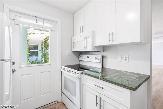 653 12th AVE S 653, Naples, FL 34102