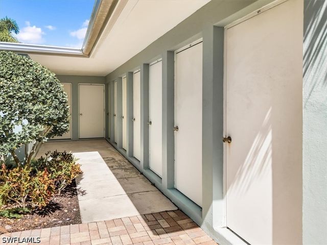 653 12th AVE S 653, Naples, FL 34102
