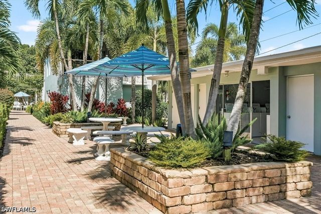 653 12th AVE S 653, Naples, FL 34102