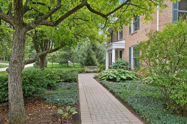 106 Carriage Road, North Barrington, IL 60010