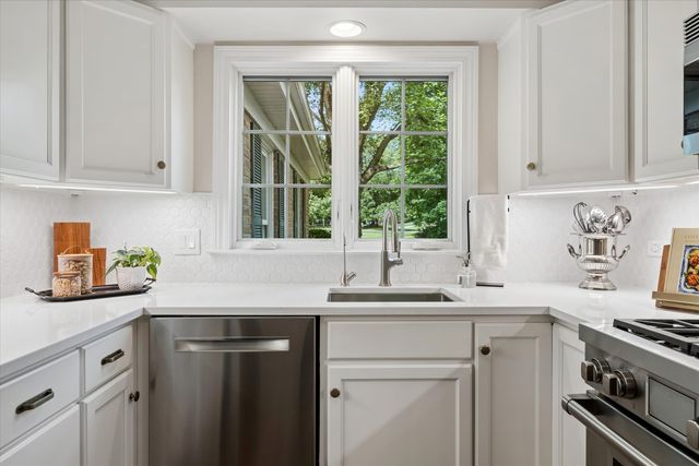 106 Carriage Road, North Barrington, IL 60010