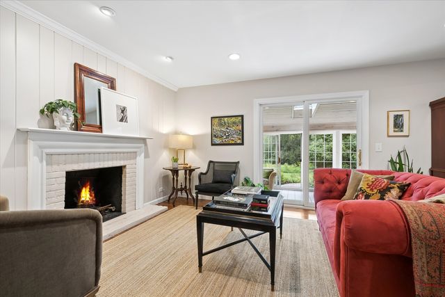 106 Carriage Road, North Barrington, IL 60010