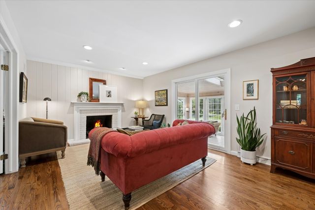 106 Carriage Road, North Barrington, IL 60010
