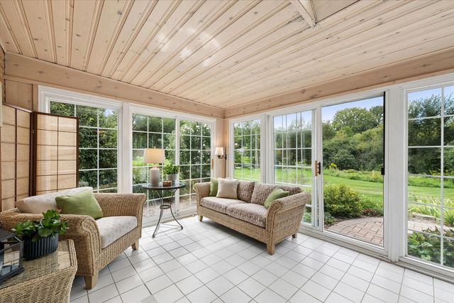 106 Carriage Road, North Barrington, IL 60010