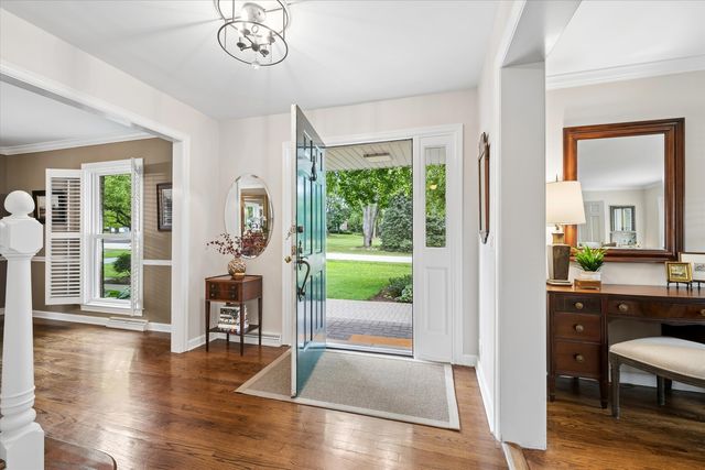 106 Carriage Road, North Barrington, IL 60010