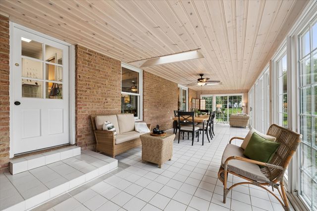 106 Carriage Road, North Barrington, IL 60010