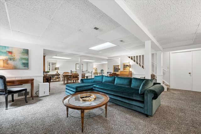 106 Carriage Road, North Barrington, IL 60010