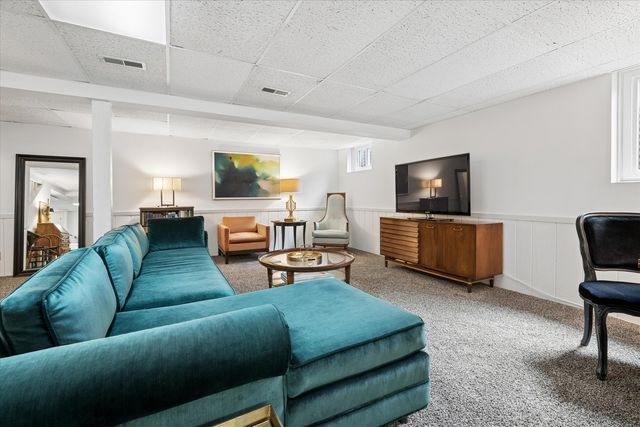 106 Carriage Road, North Barrington, IL 60010