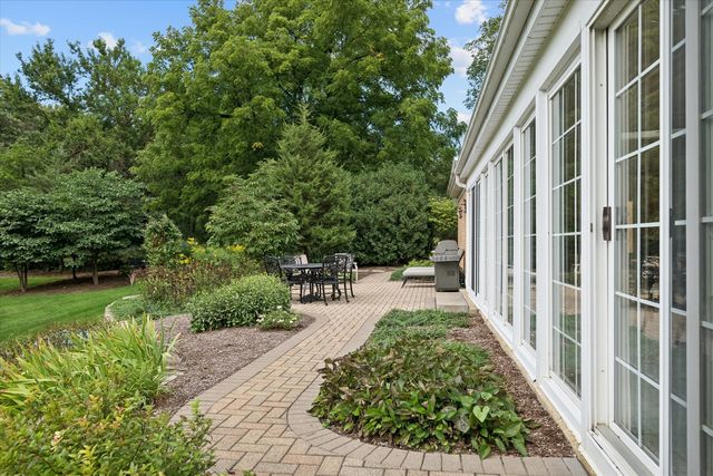 106 Carriage Road, North Barrington, IL 60010