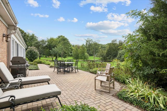 106 Carriage Road, North Barrington, IL 60010