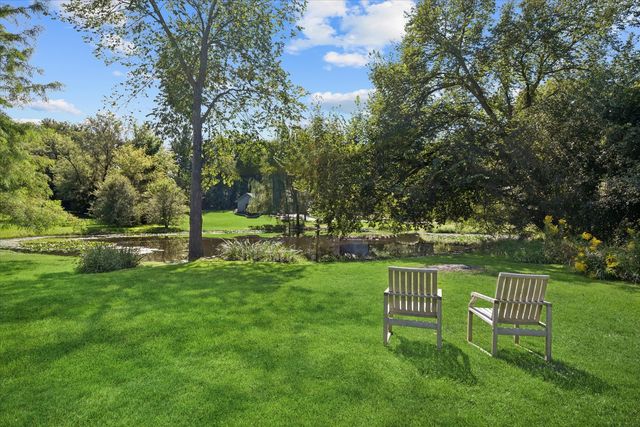 106 Carriage Road, North Barrington, IL 60010