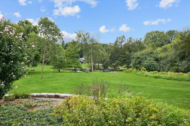 106 Carriage Road, North Barrington, IL 60010