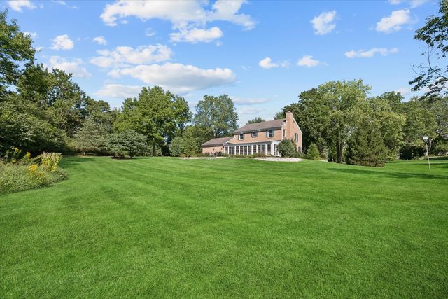 106 Carriage Road, North Barrington, IL 60010