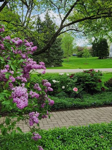 106 Carriage Road, North Barrington, IL 60010