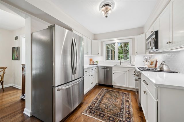 106 Carriage Road, North Barrington, IL 60010